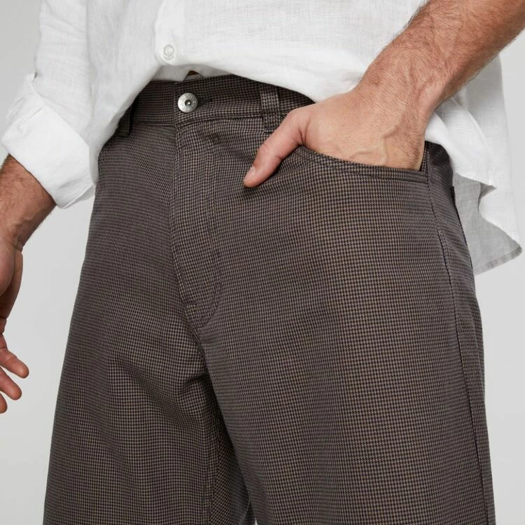 JC Lanyon J.C. Lanyon Men's Dobby Houndstooth 5 Pocket Short Oak - Image 3